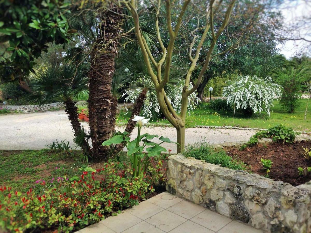 مبيت وإفطار ميليندونيو La Macchia المظهر الخارجي الصورة